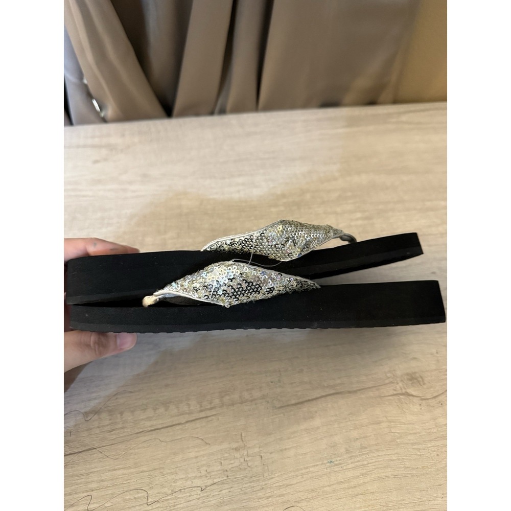NEW Yellow Box Yellowbox Chamomile Flip Flops Size 7.5  Silver Sequins - Picture 6 of 7